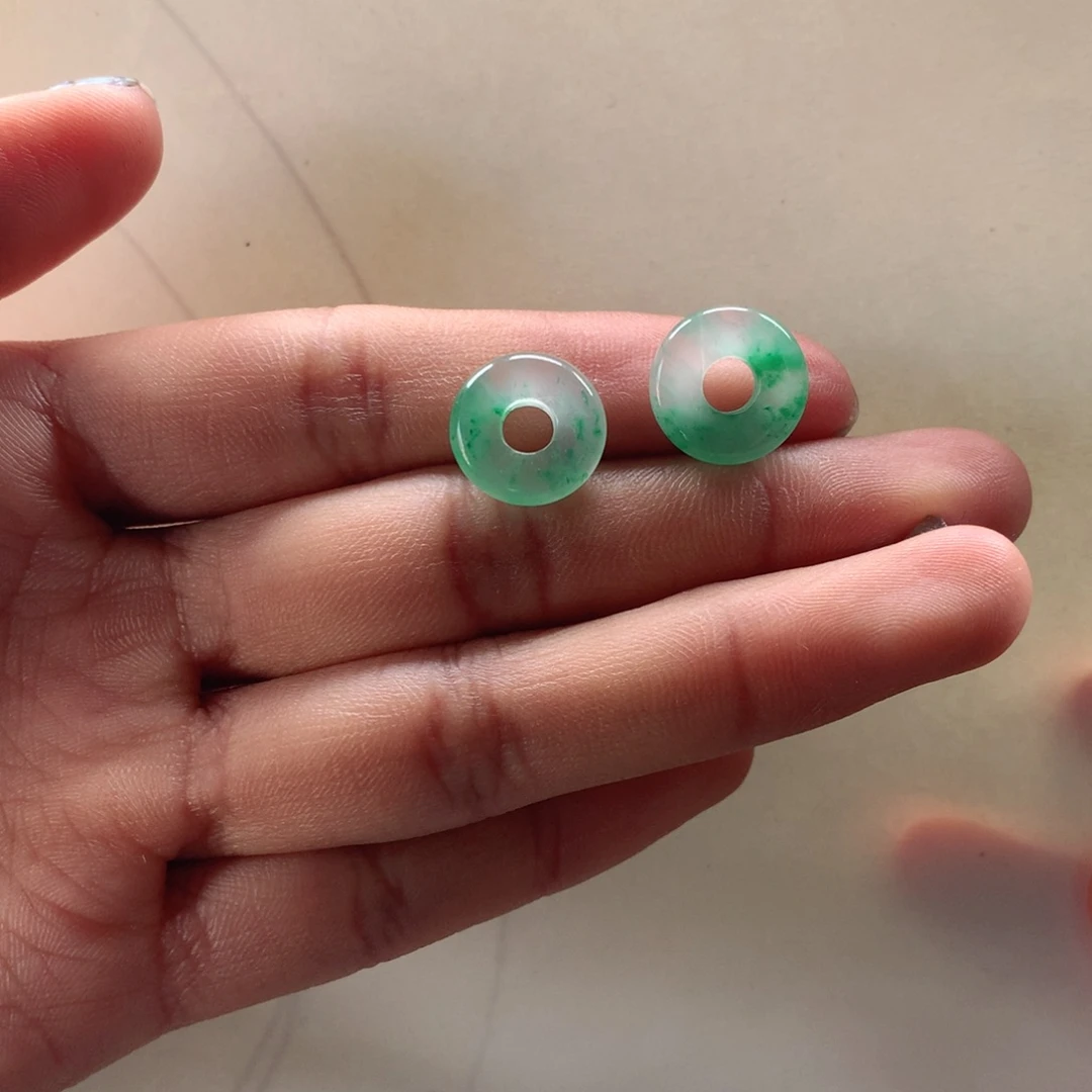 石英质玉未镶嵌耳饰