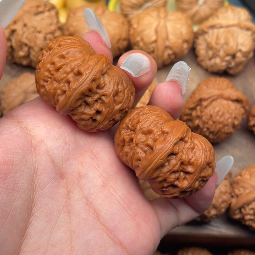 文玩核桃吊坠翘肩平谷元宝40