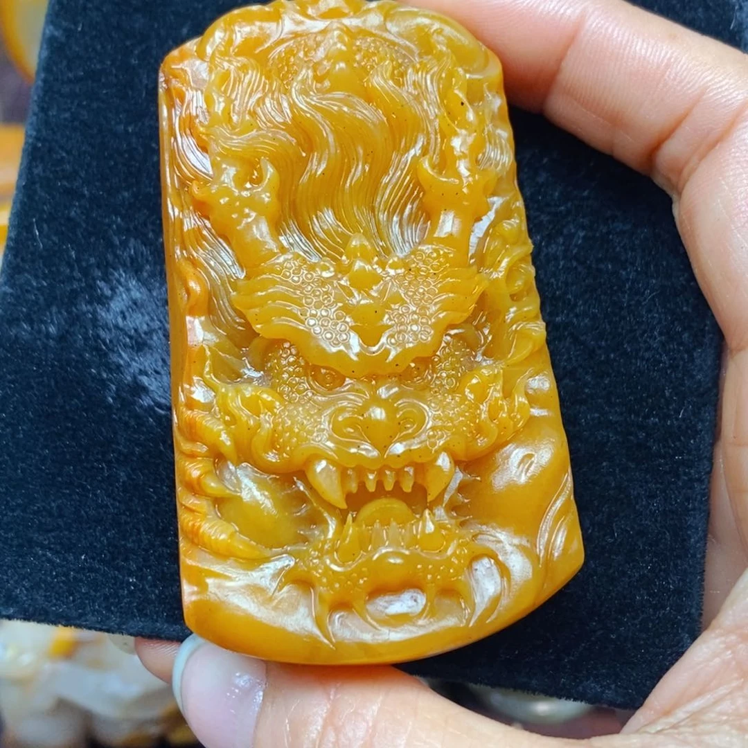 未镶嵌石英质玉（黄龙玉）颈饰