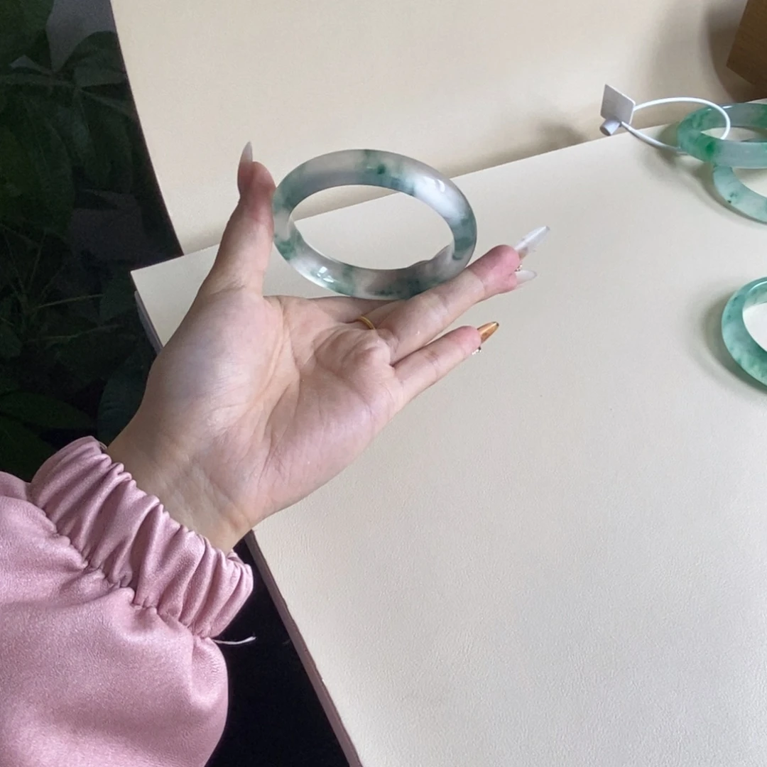 大***类玉时尚飘花手镯59大炮