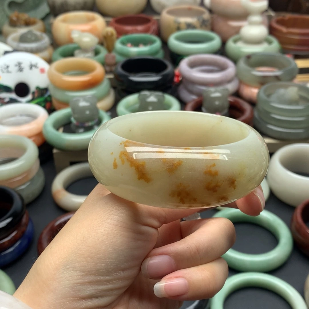 千***蚕石英质玉（佘太翠）手镯未镶嵌