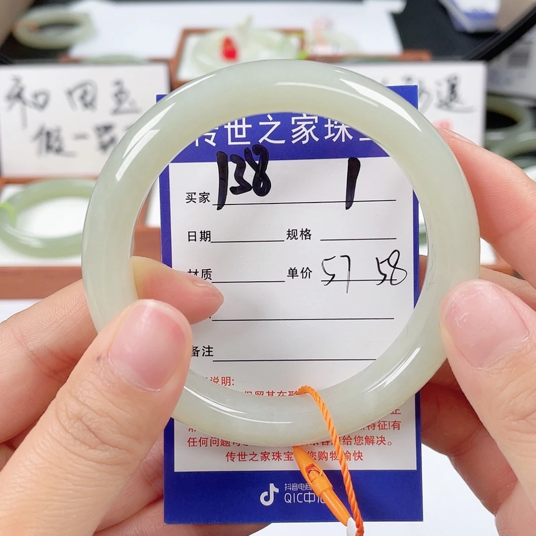 和田玉手镯未镶嵌