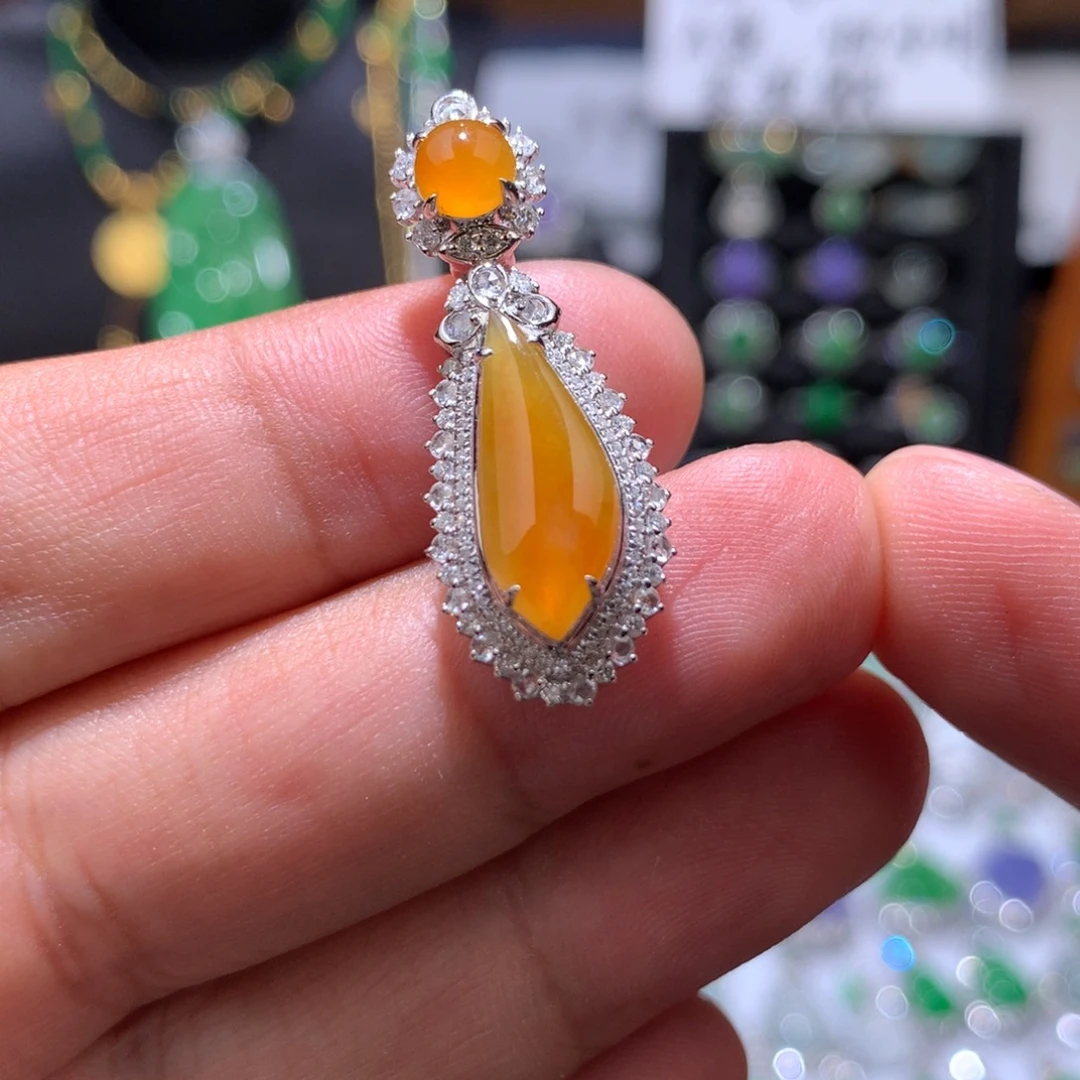 翡翠18K金镶嵌吊坠(赠链)