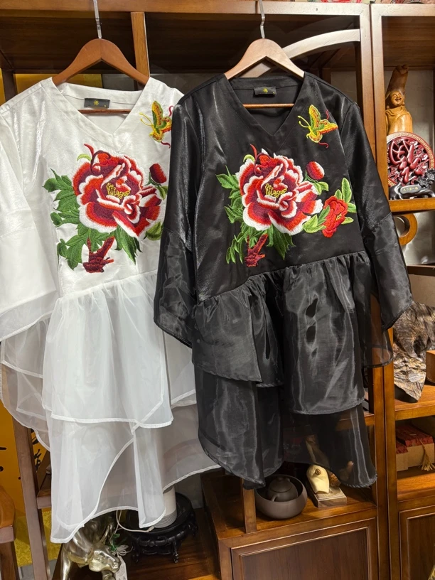 云贵人国风刺绣飘纱上衣5014