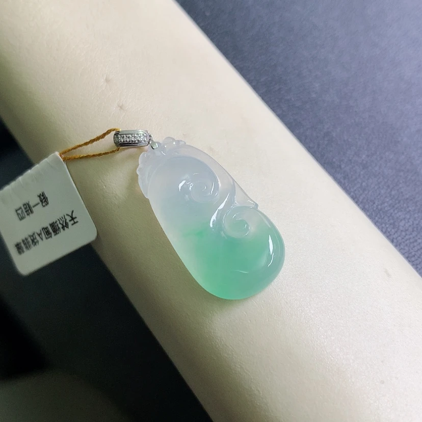 【闪购商品】翡翠颈饰18K金镶嵌如意