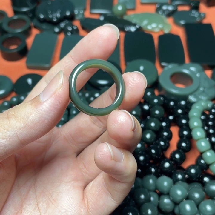 B***O和田玉（青玉）未镶嵌颈饰