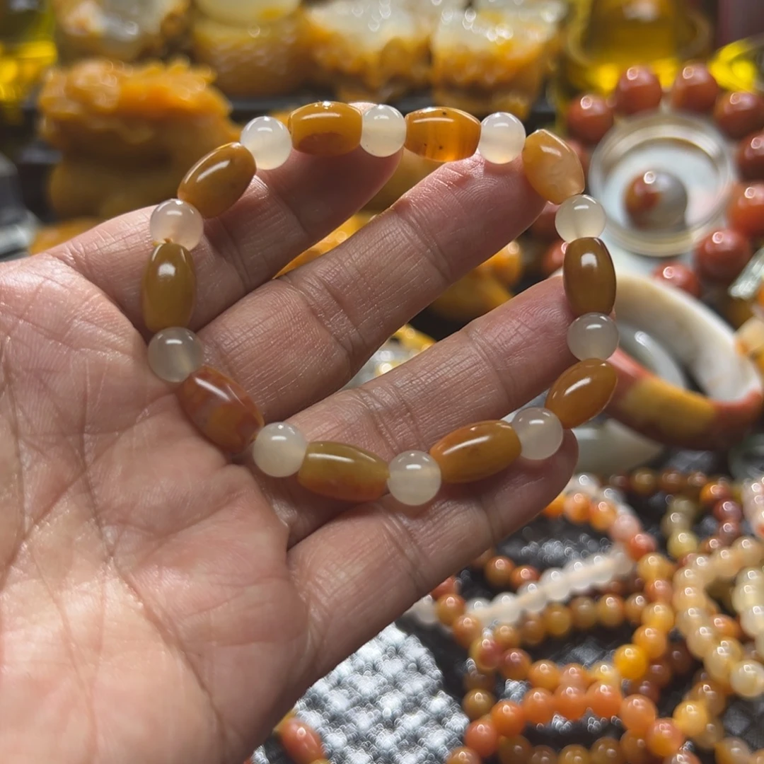 石英质玉未镶嵌颈饰