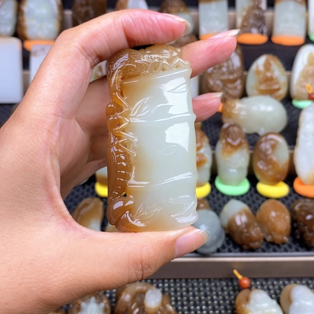 阳***后颈饰未镶嵌和田玉