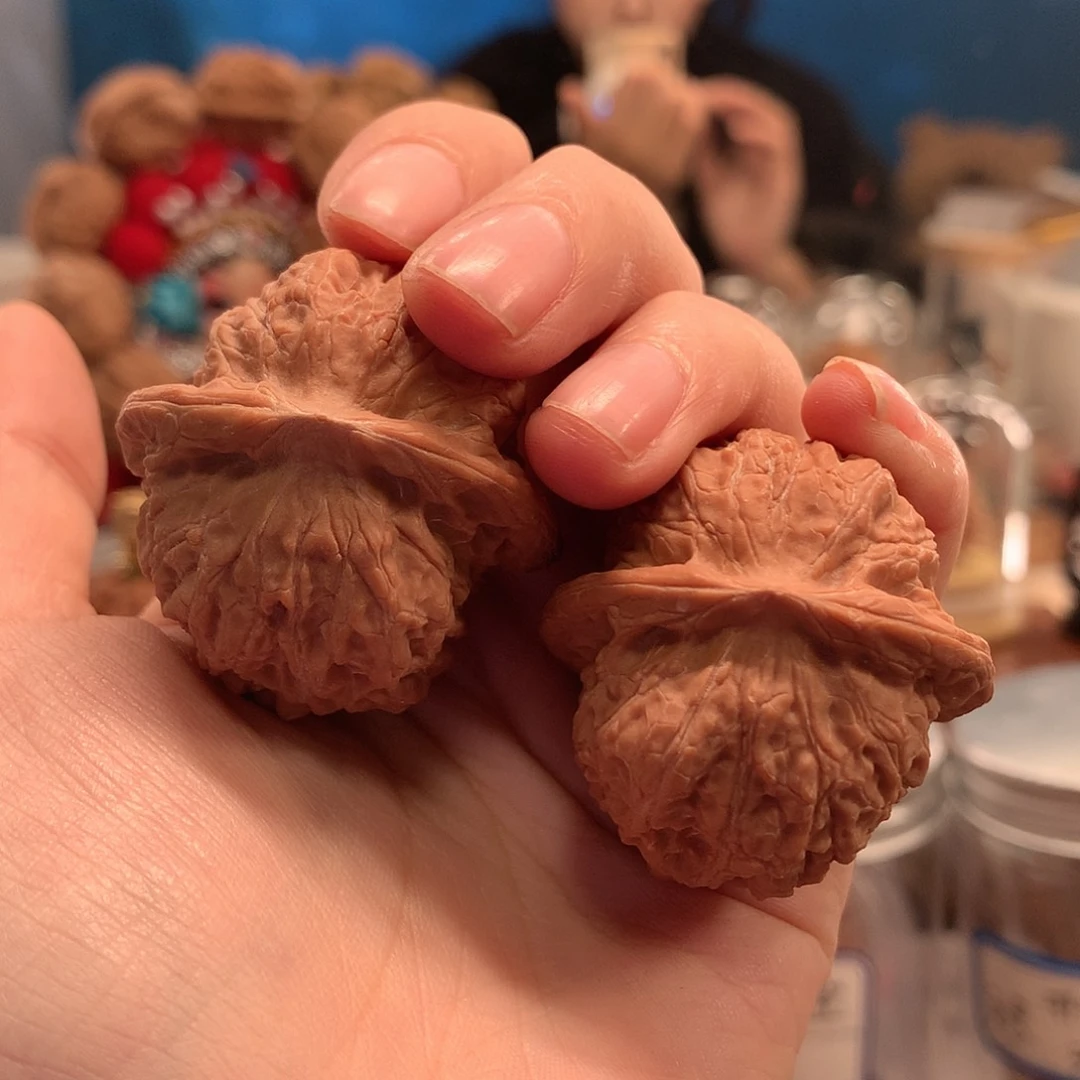 文玩核桃吊坠血麒麟