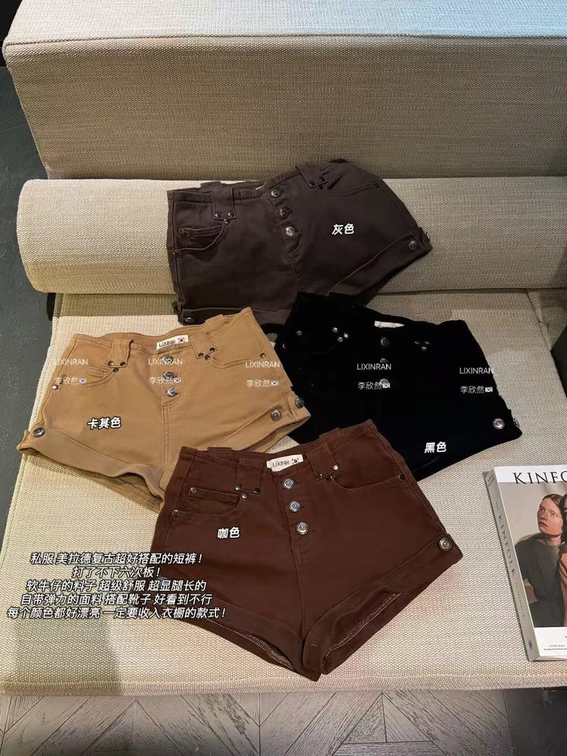 李欣然【巴塞漫步】甜酷辣妹金属扣翻边铆钉设计三分牛仔短裤A1875