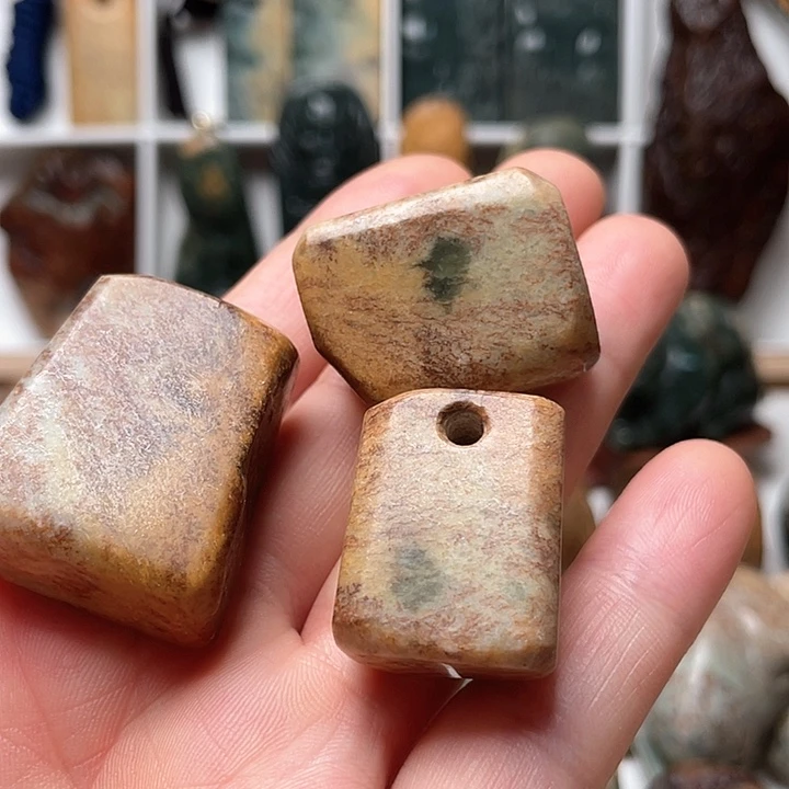 未镶嵌岫岩河磨玉（透闪石质玉）挂件