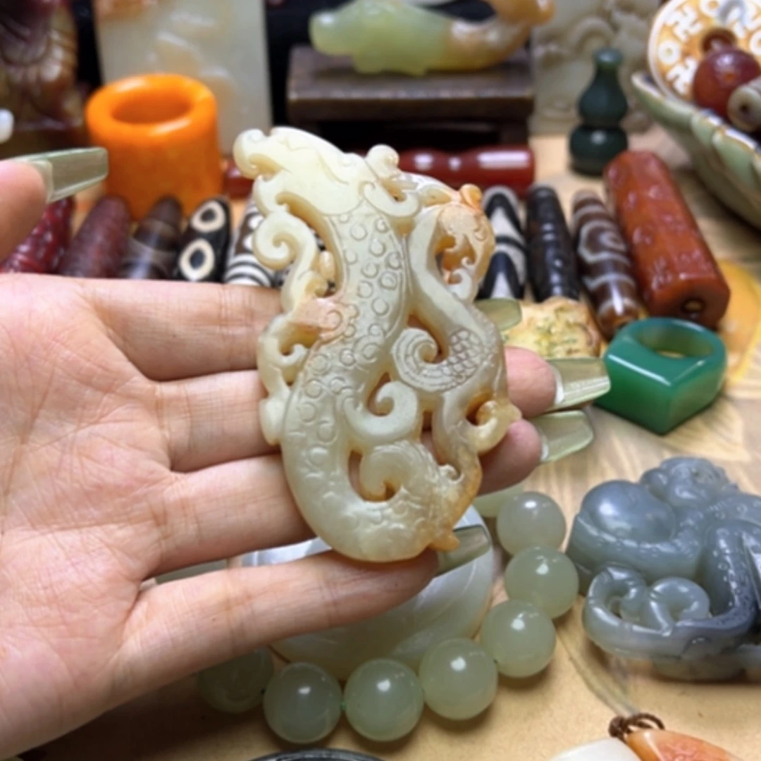 【闪购商品】蛇纹石玉未镶嵌颈饰