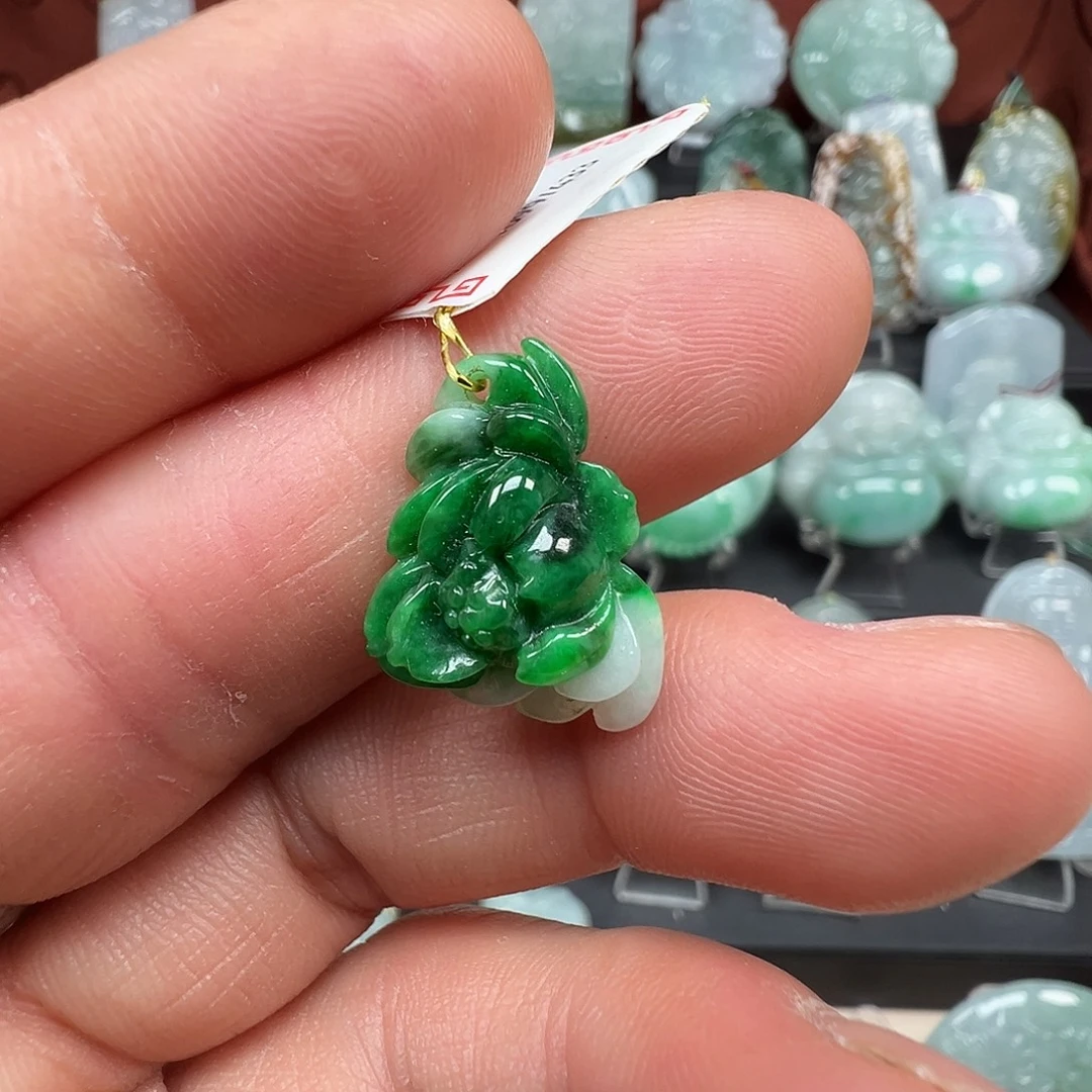 翡翠未镶嵌颈饰花开富贵