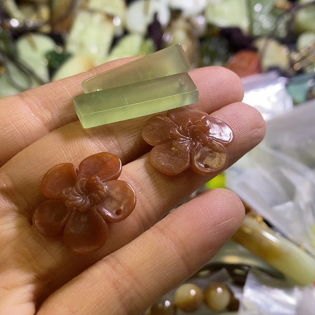 岫玉未镶嵌耳环两对