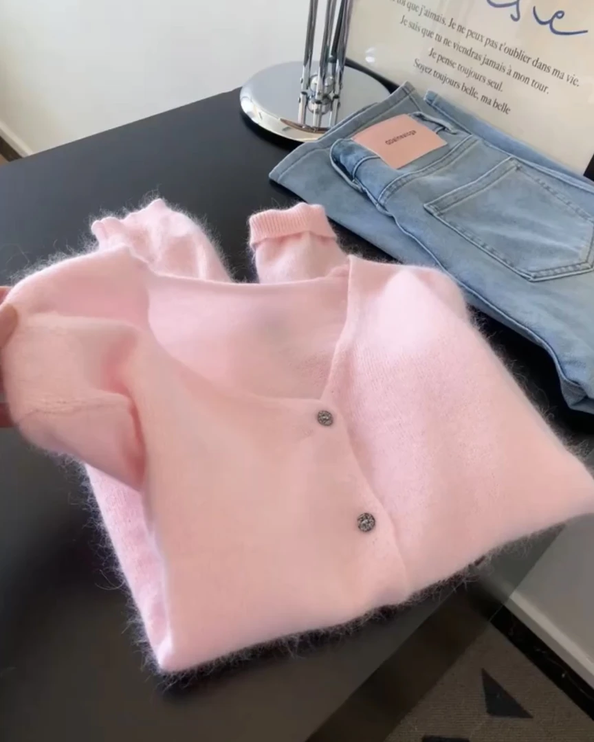 2025年秋冬季新款韩系简约风V领针织开衫女时尚百搭显瘦上衣潮