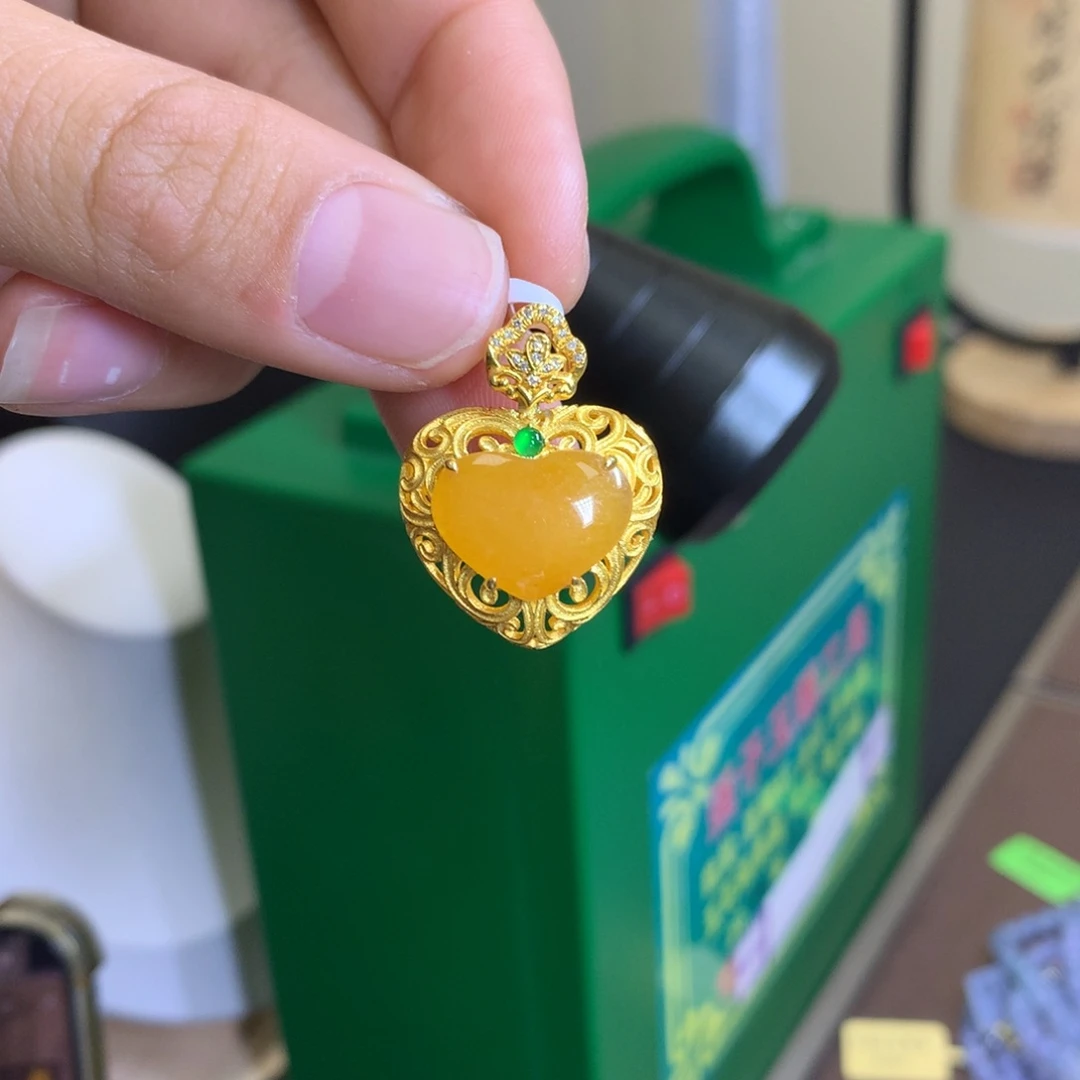 翡翠颈饰18K金镶嵌翡翠