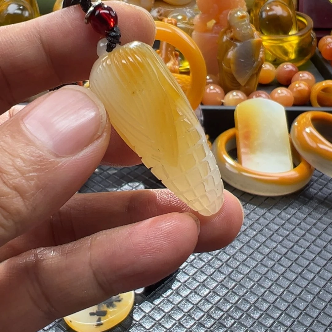 石英质玉未镶嵌颈饰