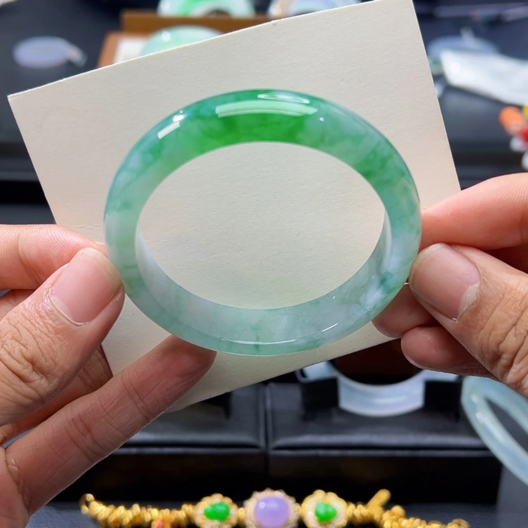 翡翠未镶嵌手镯正圈