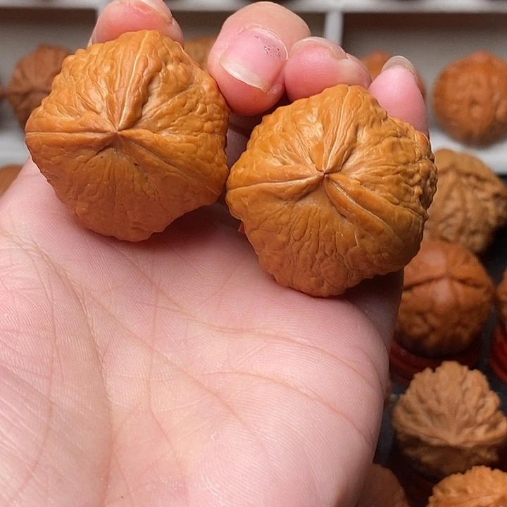 ****"文玩核桃吊坠三棱