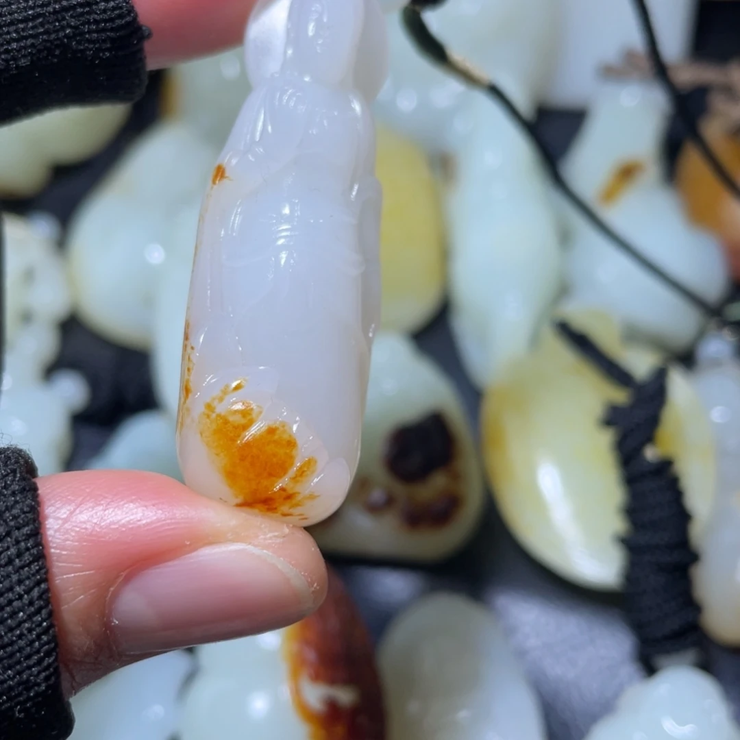 空***和田玉未镶嵌颈饰