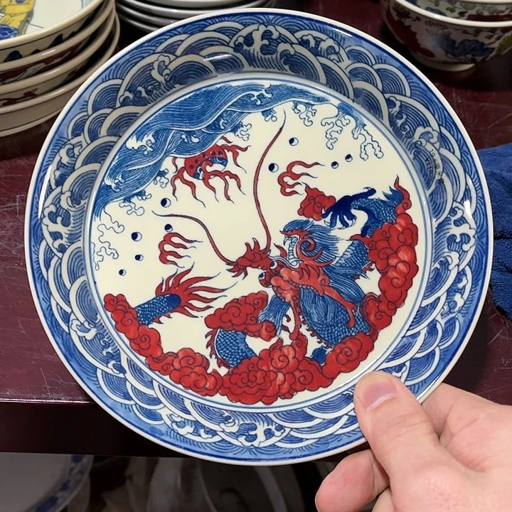 瓷片//////直径19.5厘米。黄西西。