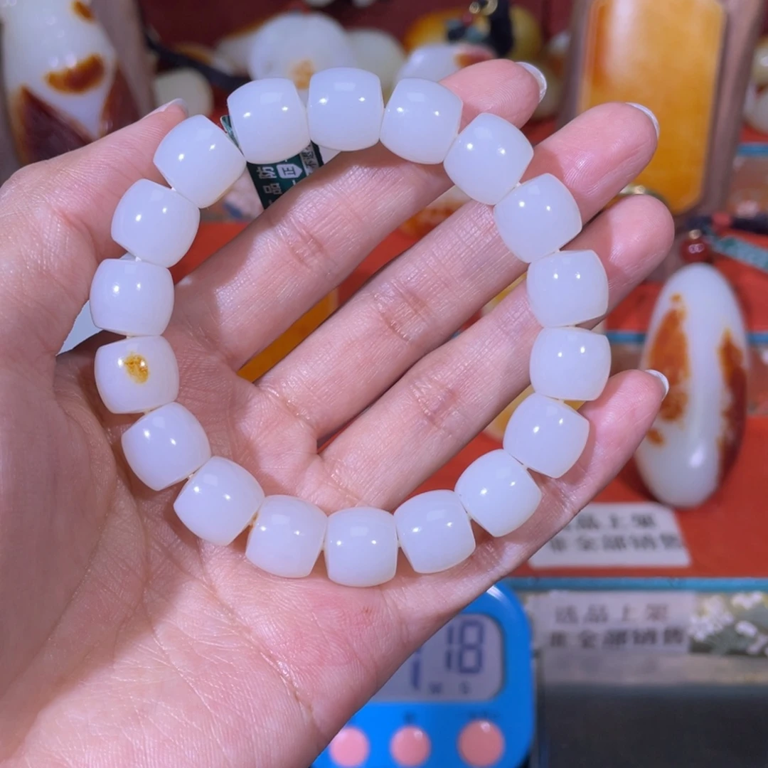 墨***。和田玉未镶嵌把件