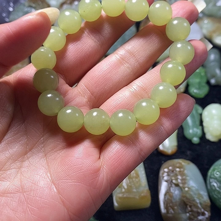 查罗石合金手串。