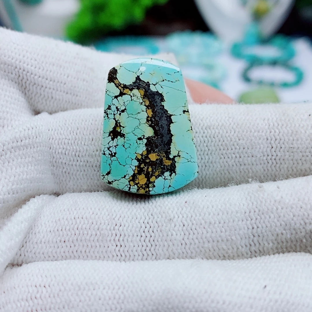 绿松石未镶嵌颈饰