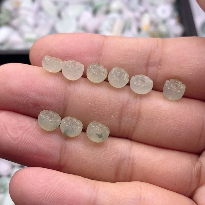 闹***闹吊坠(不含链)未镶嵌翡翠
