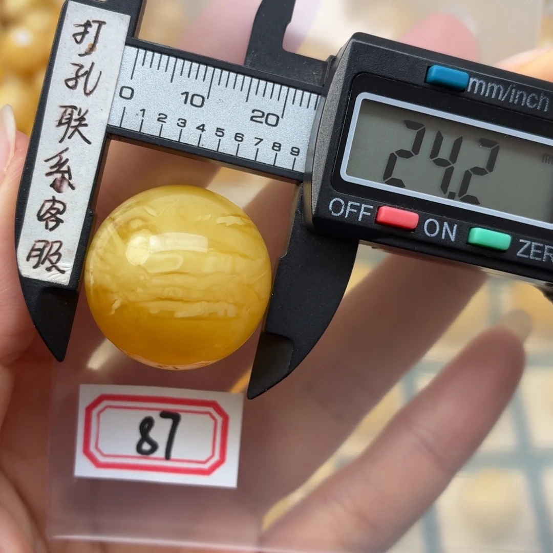 蜜蜡未镶嵌裸石微瑕