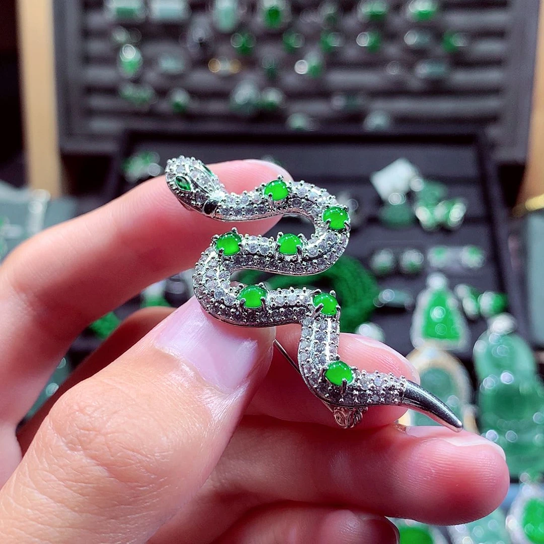 翡翠未镶嵌颈饰挂件