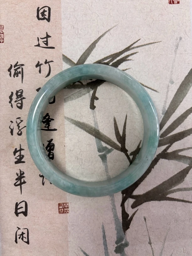 X857-六一加天空蓝飘花宽胎缅甸翡翠手镯