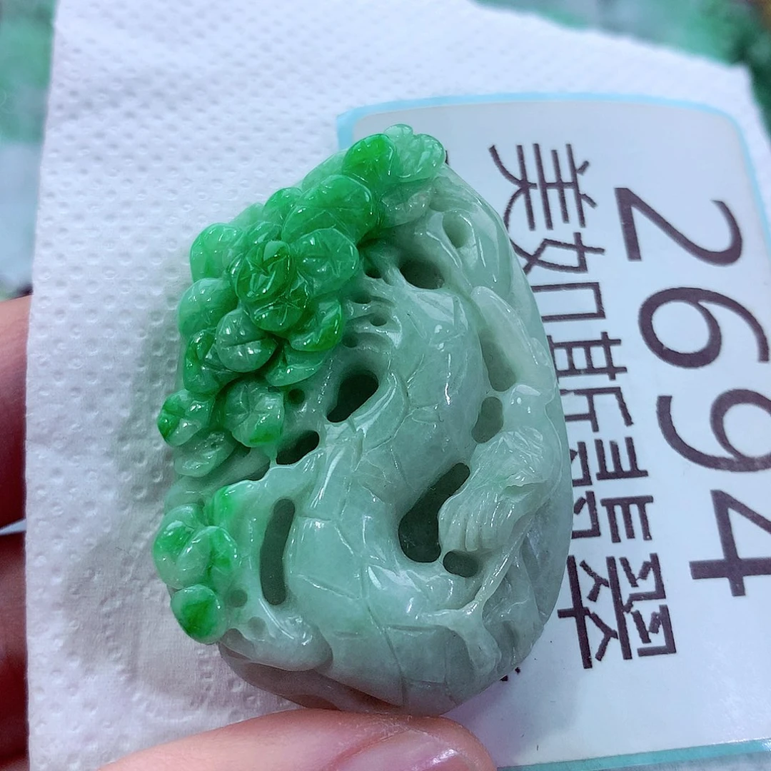 吊坠(不含链)未镶嵌翡翠