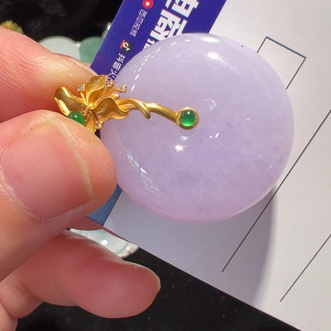 翡翠18K金镶嵌颈饰吊坠