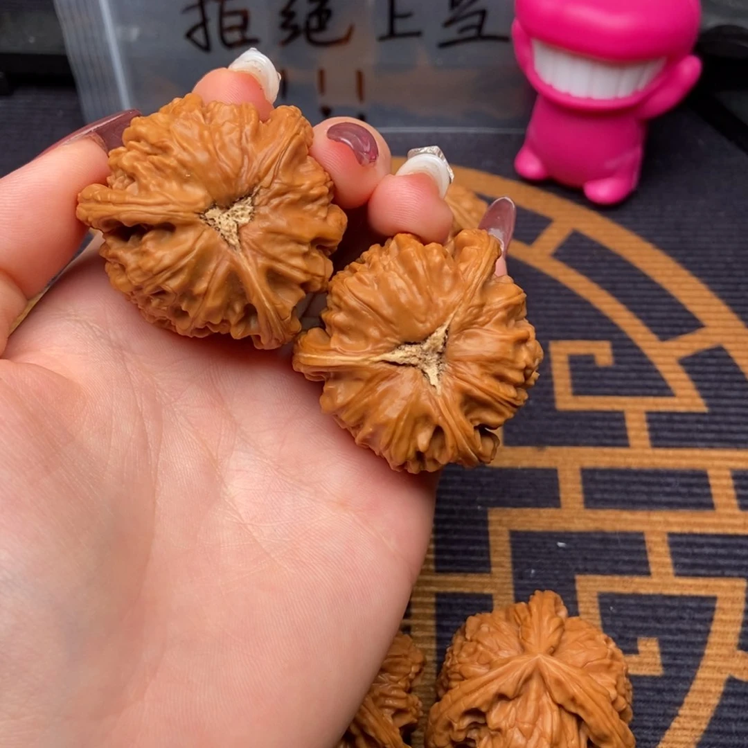 文玩核桃吊坠?**?白狮