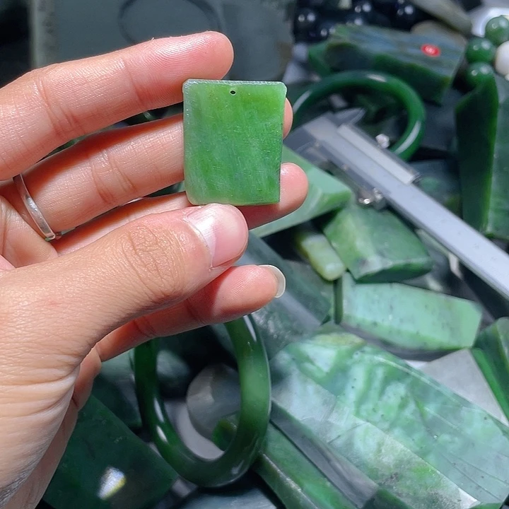 和田玉未镶嵌珠宝奇石