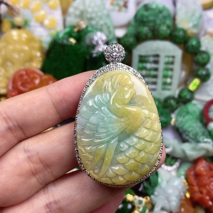 翡翠未镶嵌吊坠(赠链)