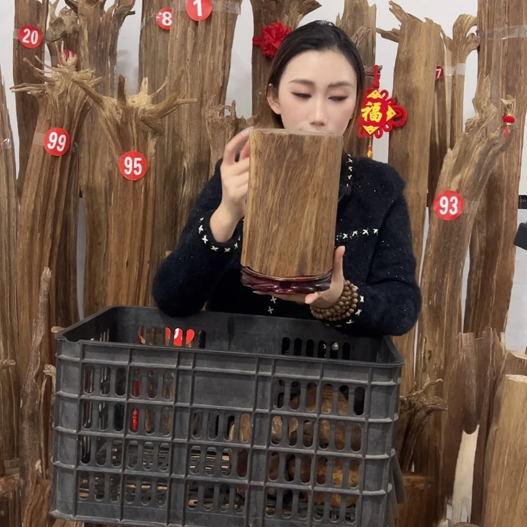 沉香碎屑沉香原材料