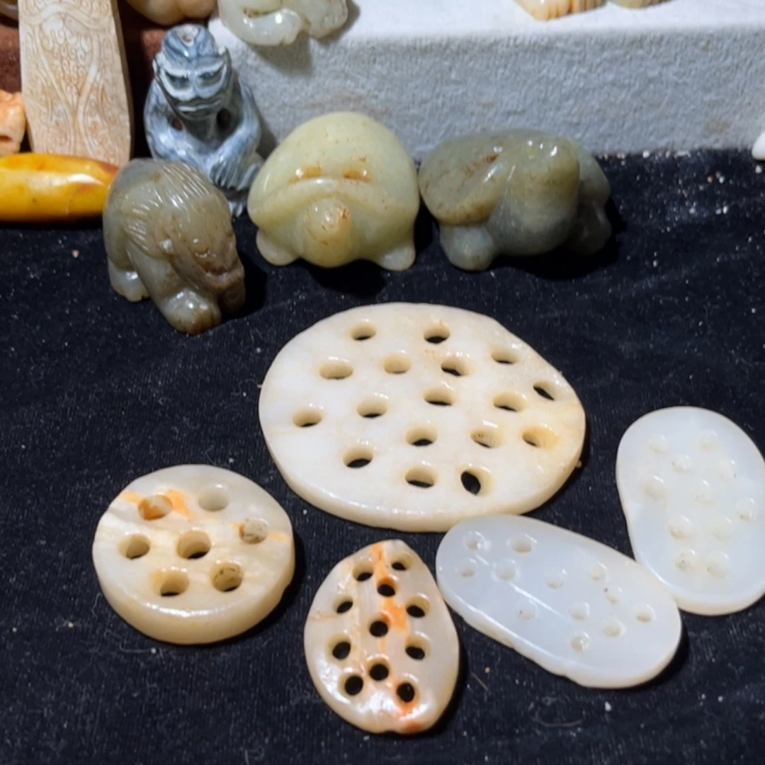 给***叶和田玉未镶嵌挂件