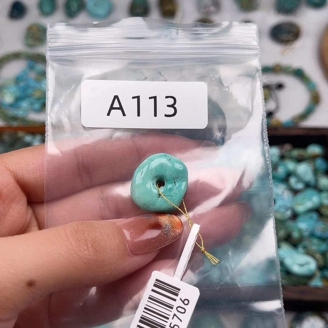 绿松石未镶嵌颈饰