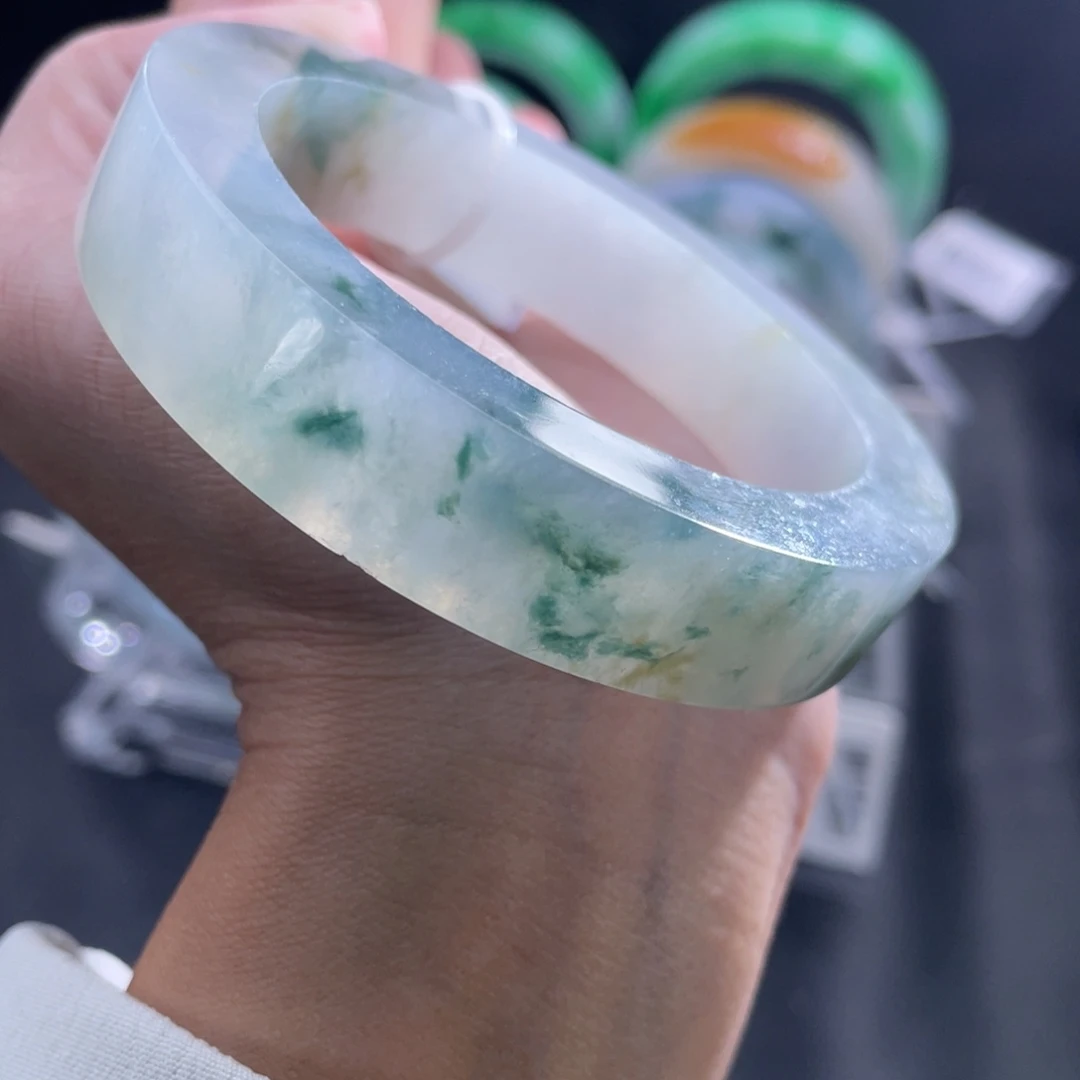 定制翡翠未镶嵌手镯