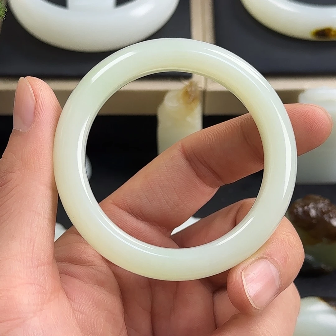 和田玉未镶嵌手镯俄料