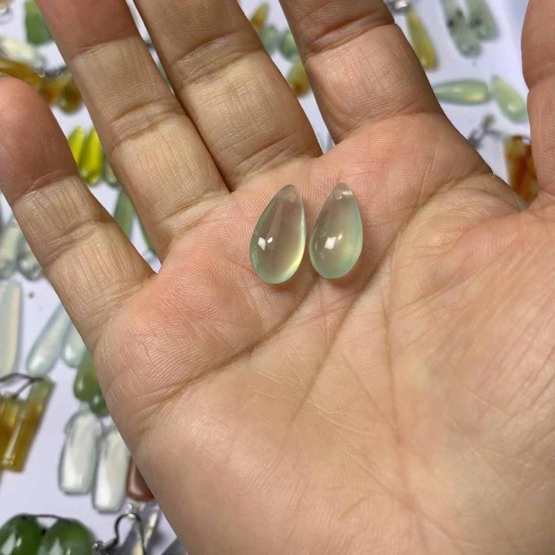 肥***高未镶嵌蛇纹石玉耳环