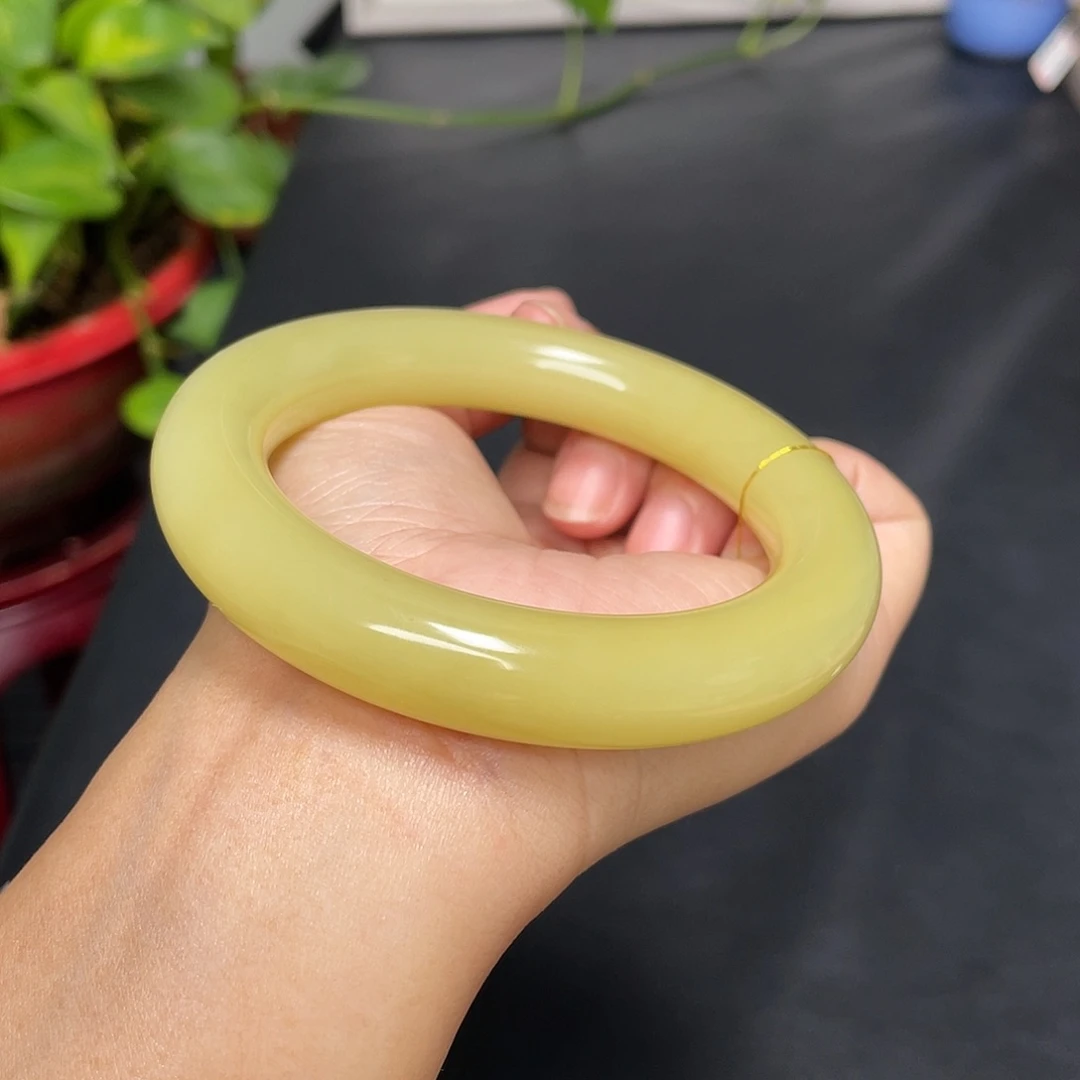 和田玉未镶嵌手镯高品质鸡油黄大胖圆可遇不可求