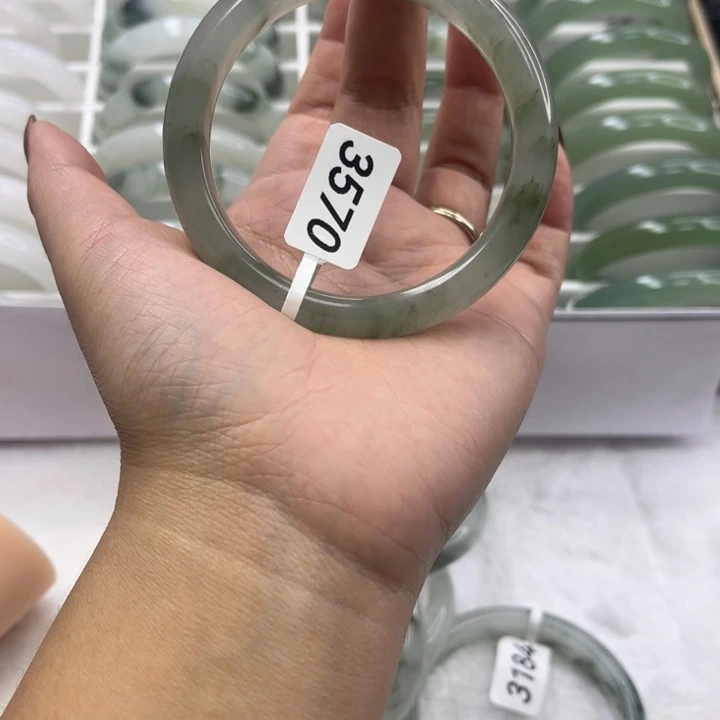未镶嵌手镯石英质玉3570