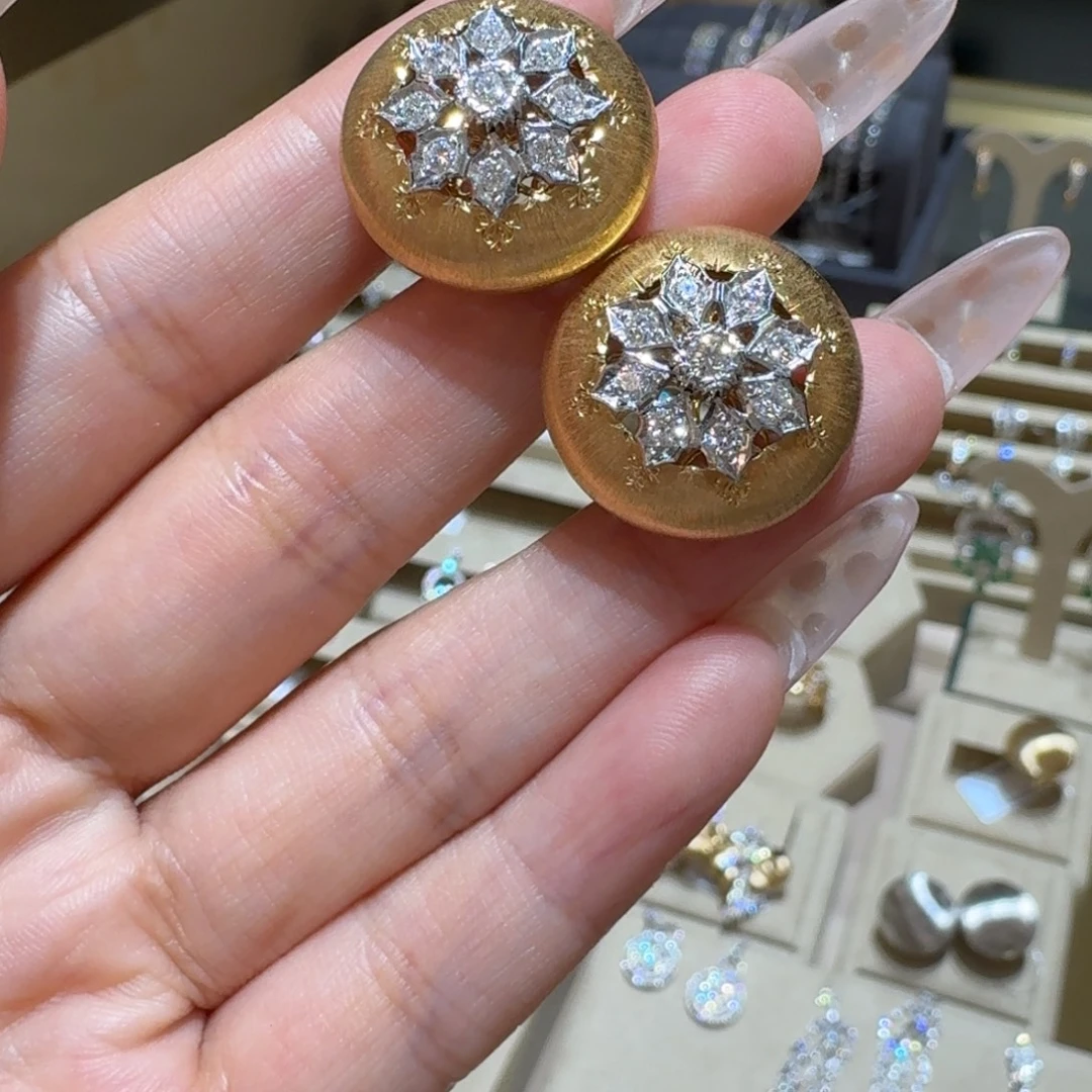 18K金镶嵌钻石耳饰