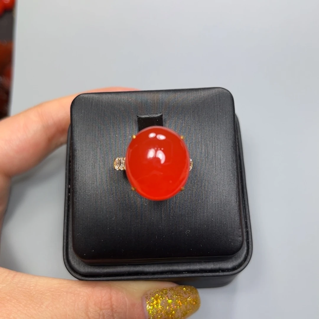 南红玛瑙冰红戒指18K金镶嵌