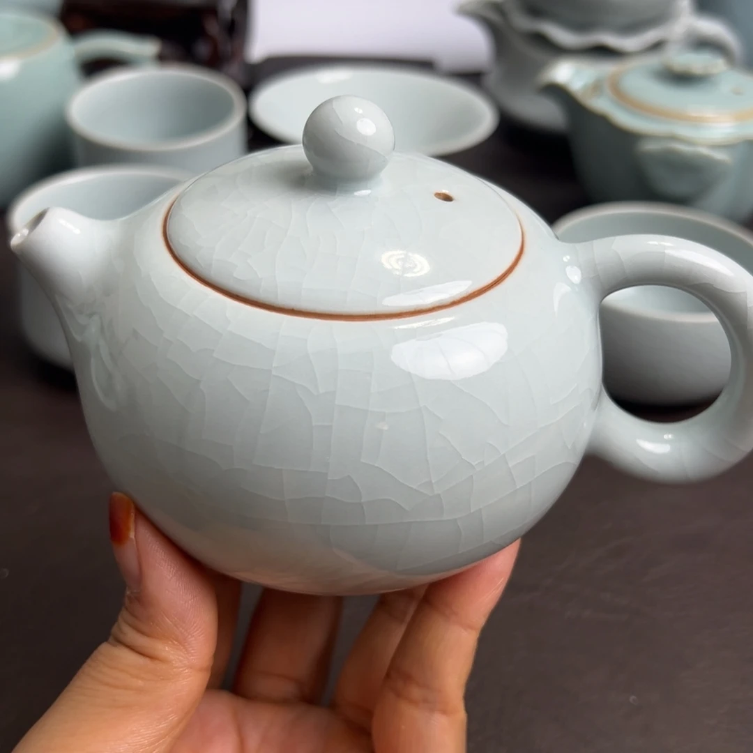 鸡*月白釉西施壶一级