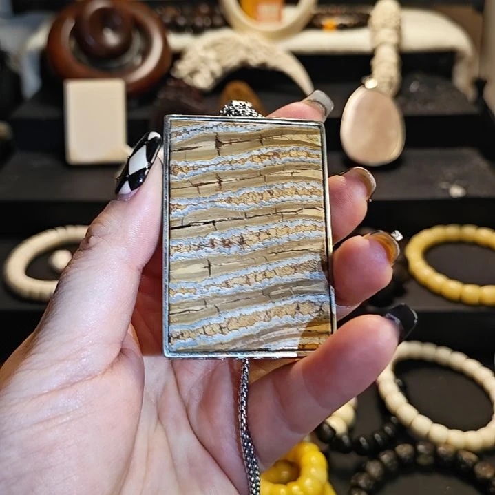 树脂非金属时尚饰品挂件