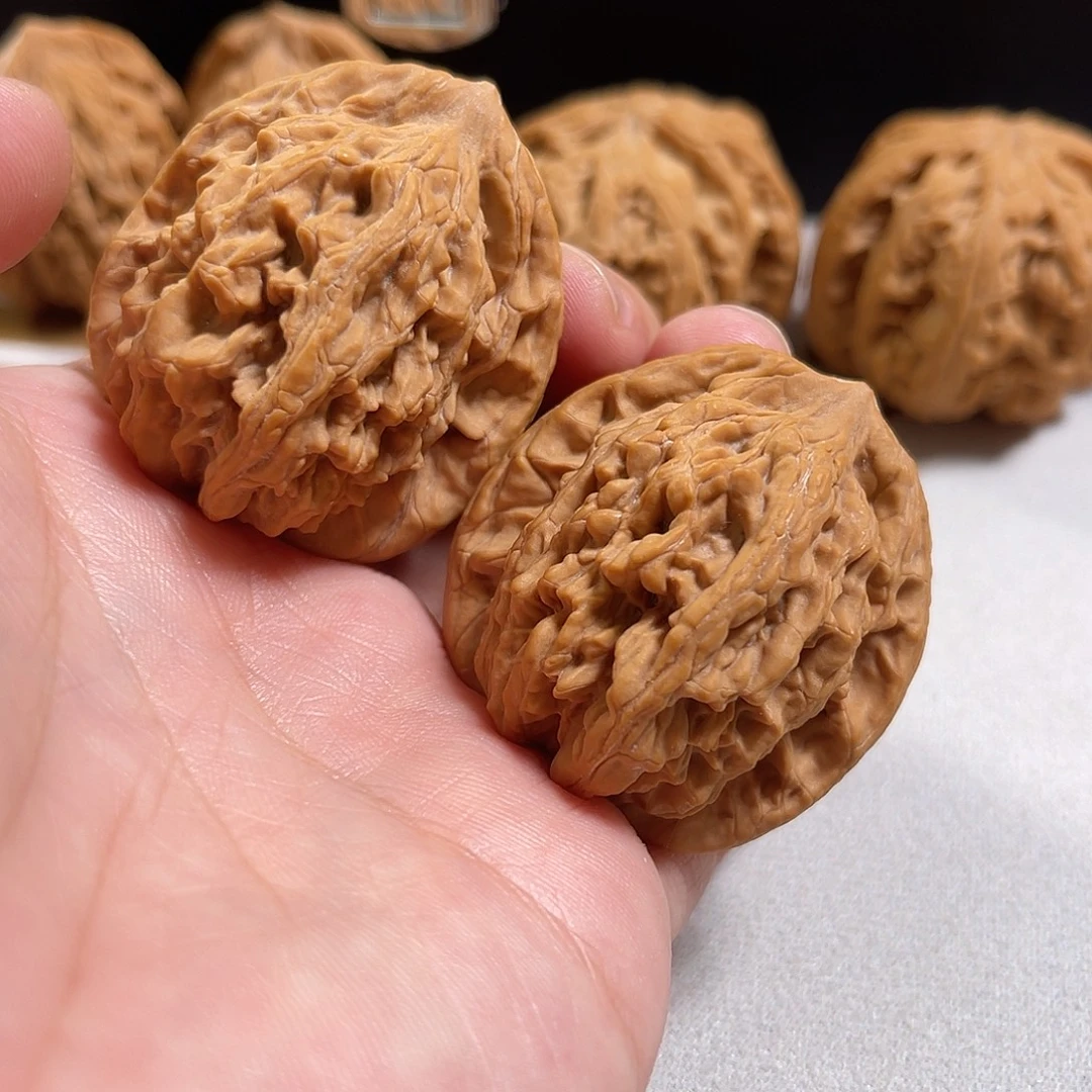 蔚***空吊坠文玩核桃麦穗虎头